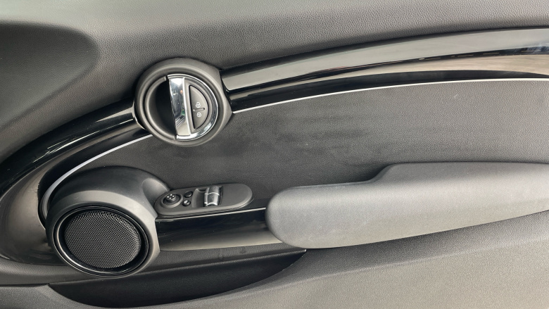 MINI Hatchback 135kW Cooper S Level 2 33kWh 3dr Auto Electric Hatchback